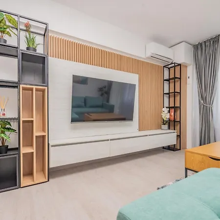 42 Apartment *